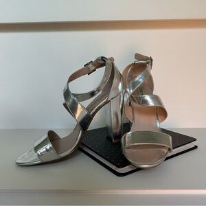 Steve Madden Caliopi Silver Block‎ Heels 9M